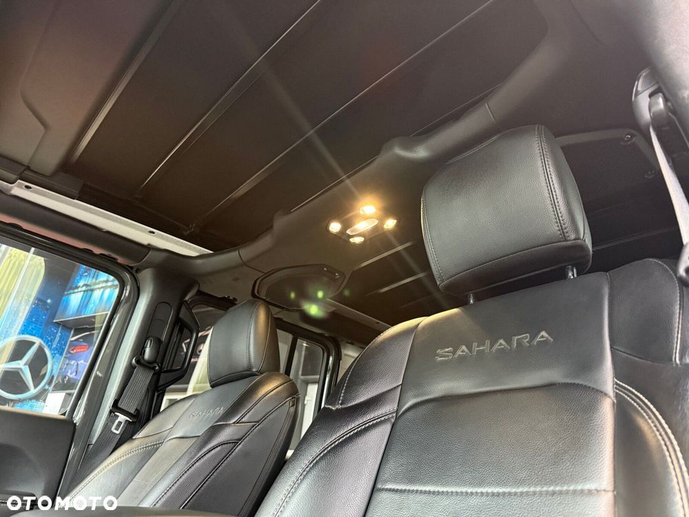 Jeep Wrangler - 34