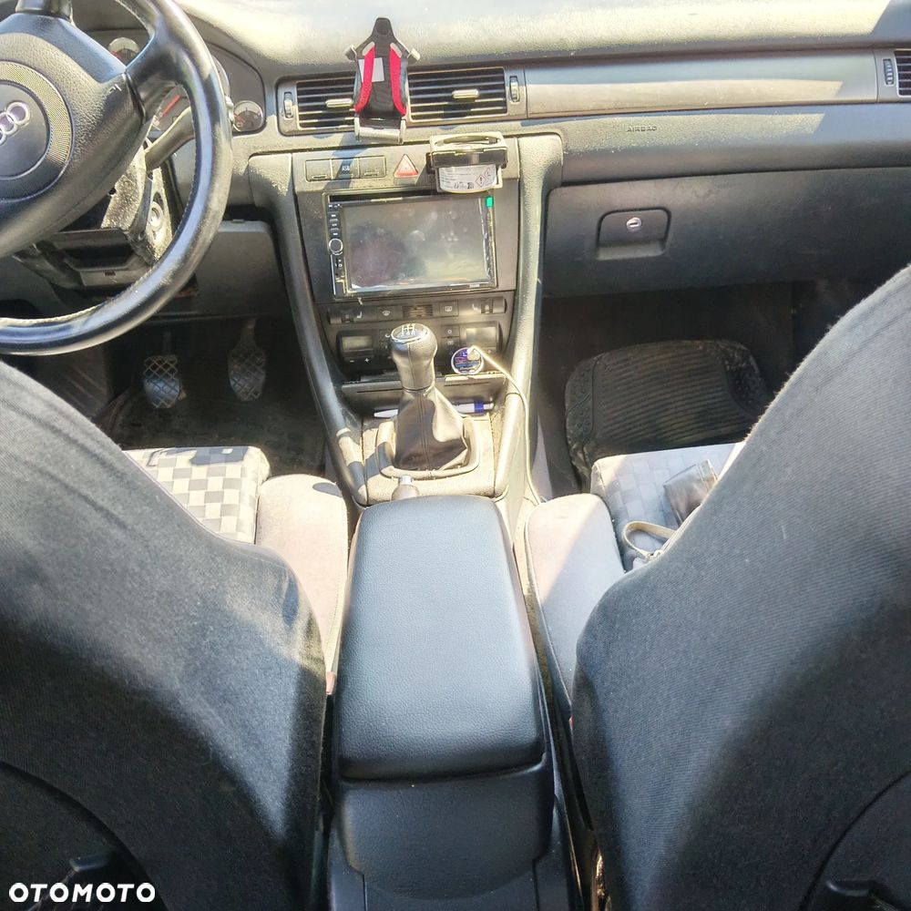 Audi A6 Limousine 2.4 - 8