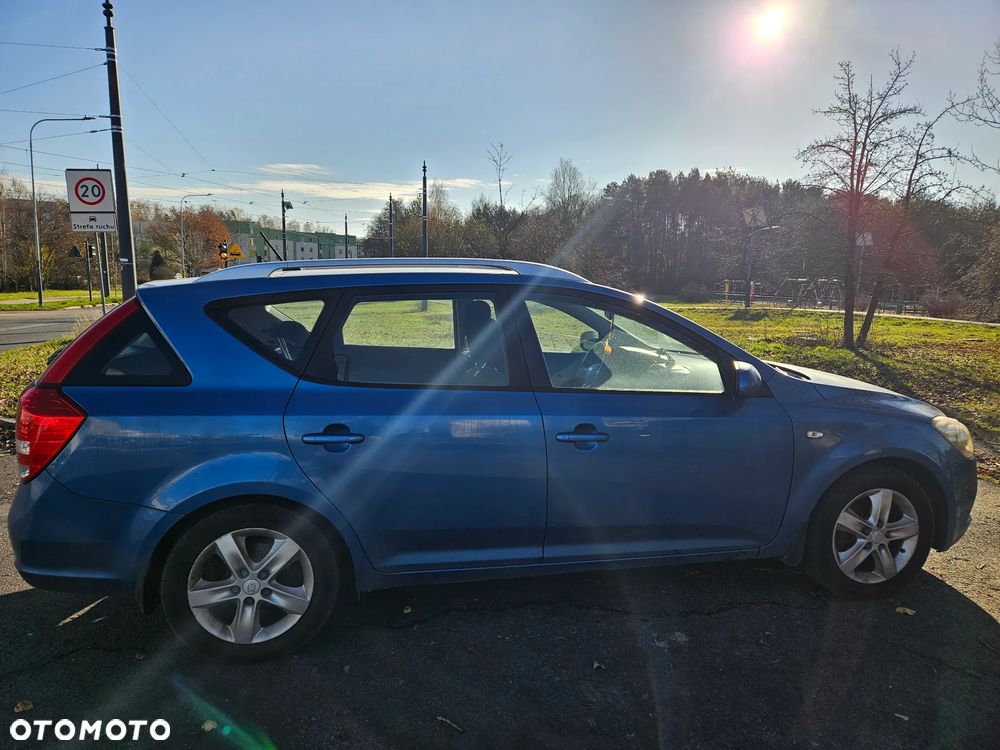 Kia Ceed - 10