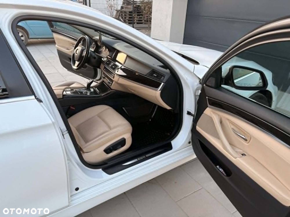 BMW Seria 5 535i xDrive Sport-Aut Luxury Line - 14