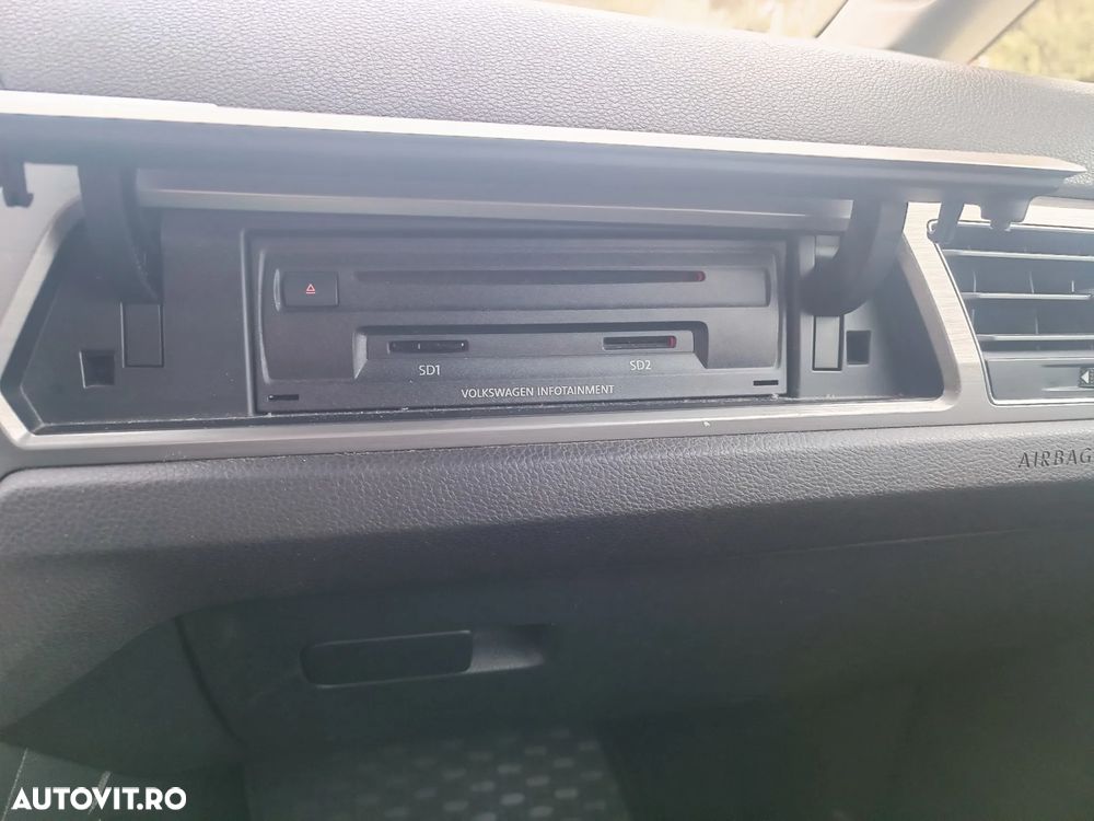 Volkswagen Touran 2.0 TDI SCR DSG Comfortline - 19