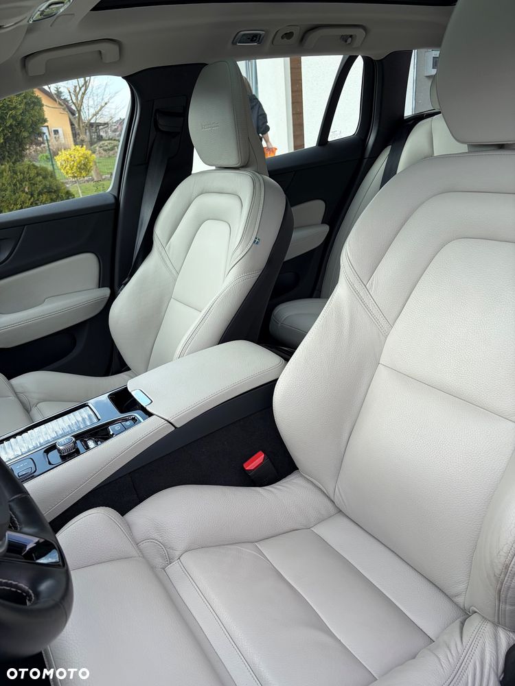 Volvo V60 T6 AWD Recharge Geartronic Inscription - 28