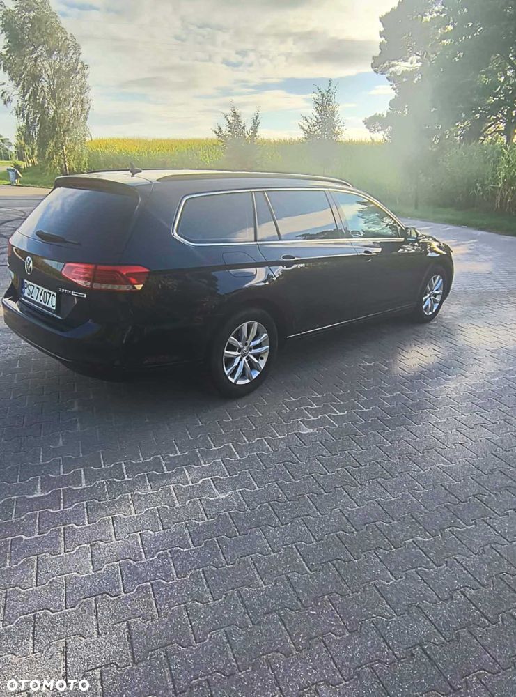 Volkswagen Passat - 1