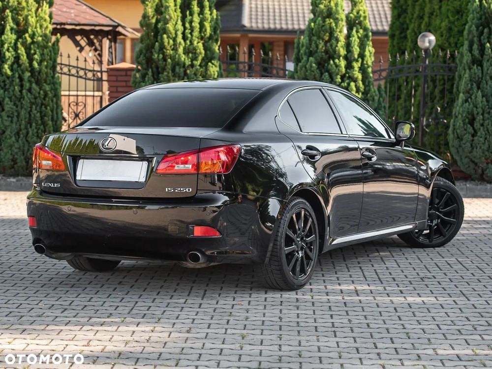 Lexus IS - 13