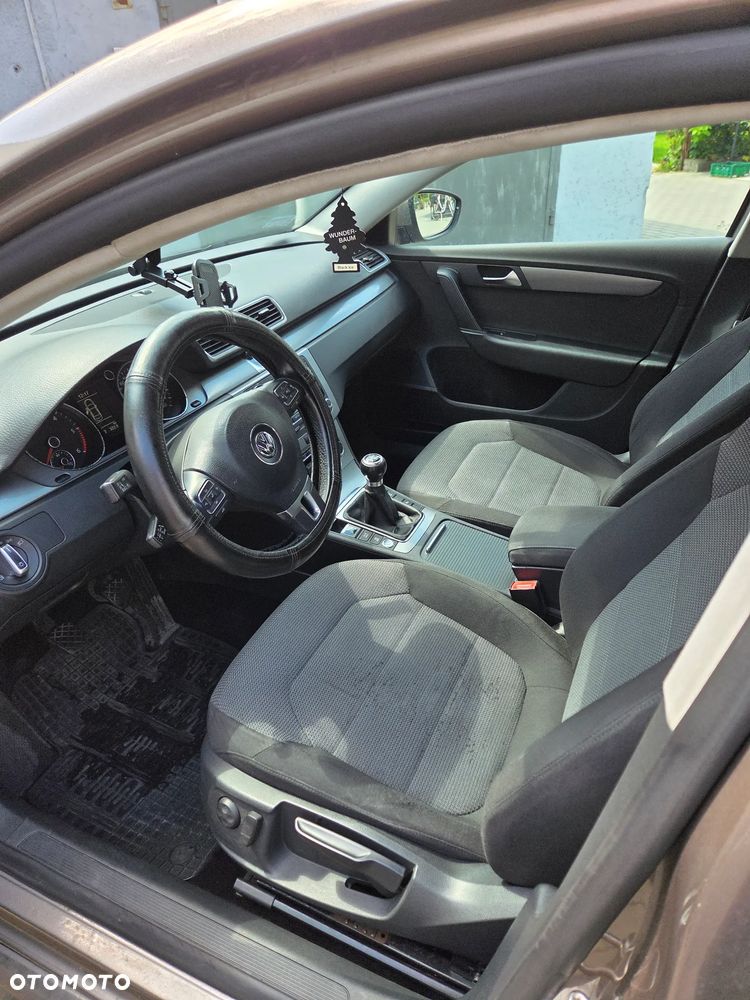 Volkswagen Passat 2.0 TDI Comfortline - 8