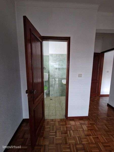 Vende-se Apartamento T2 em Seia - Grande imagem: 4/11