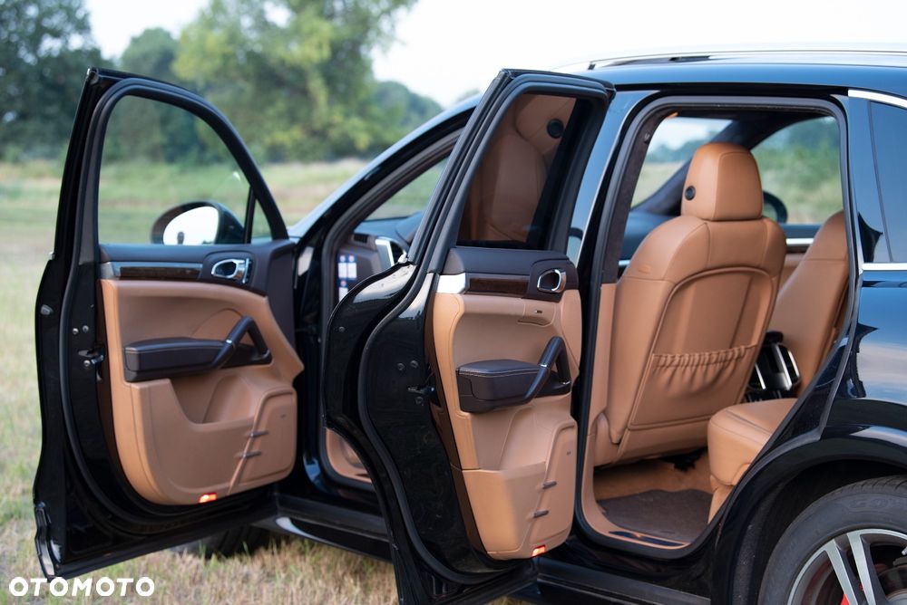 Porsche Cayenne Turbo - 13