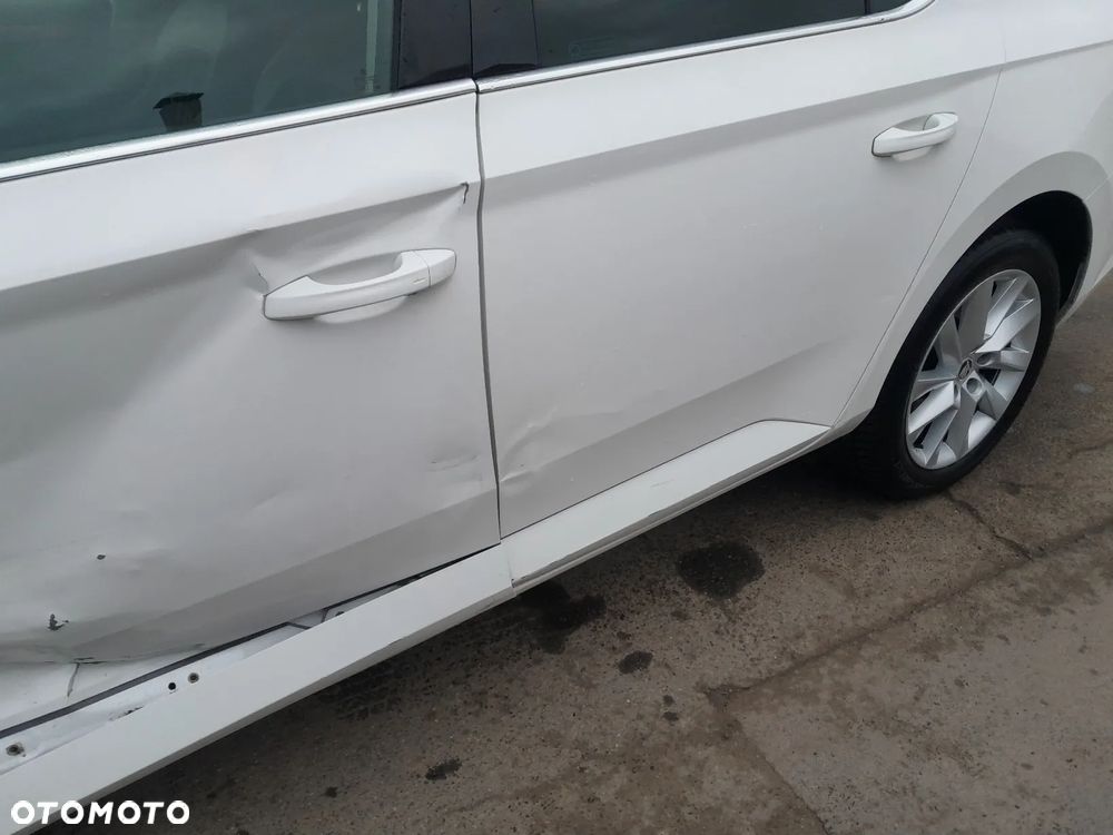 Skoda Superb ver-2-0-tdi-style - 20