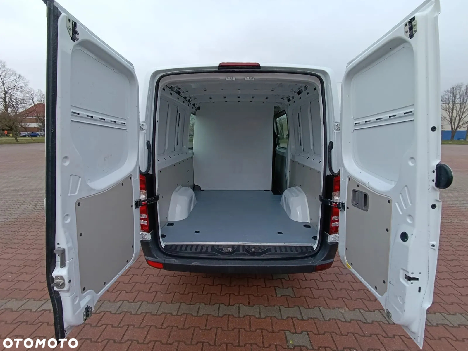 Mercedes-Benz Sprinter - 16
