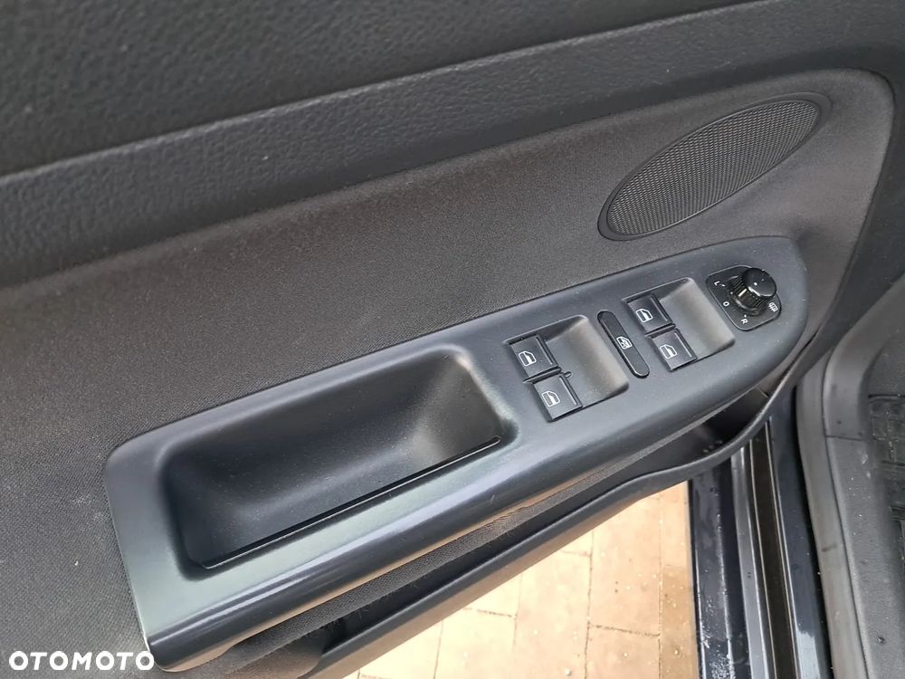 Volkswagen Golf Plus 1.6 TDI Comfortline - 4
