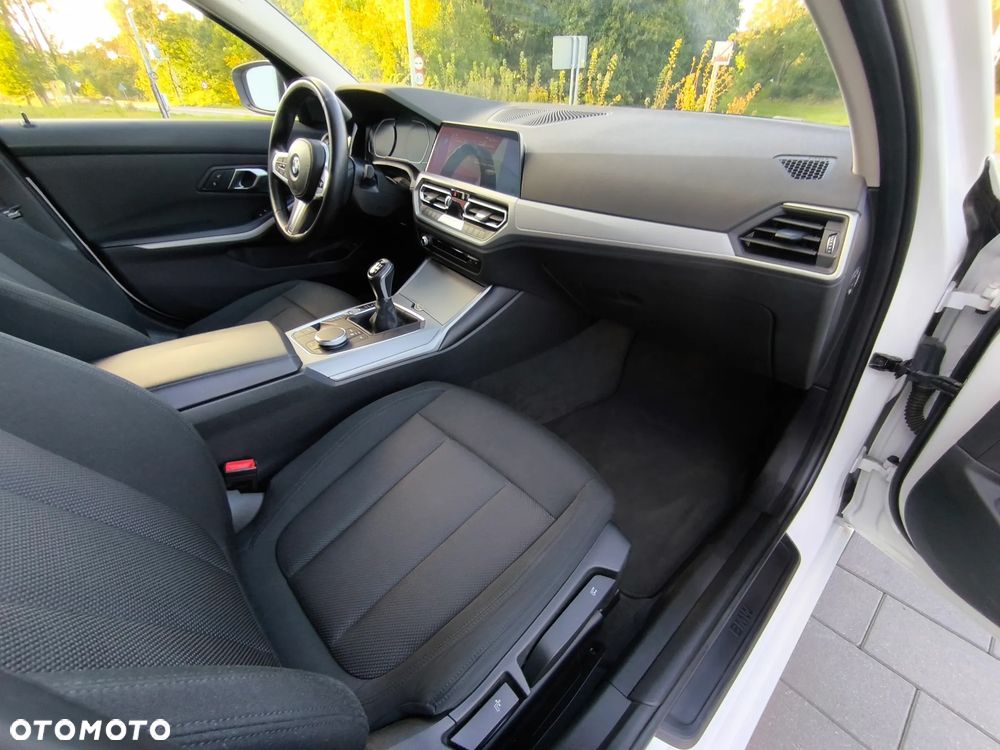 BMW Seria 3 318i - 17