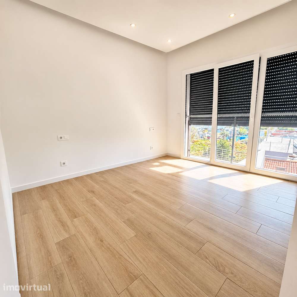 T2 com 90 m² | Suíte • Varanda • Garagem • Arrecadação - Grande imagem: 3/5