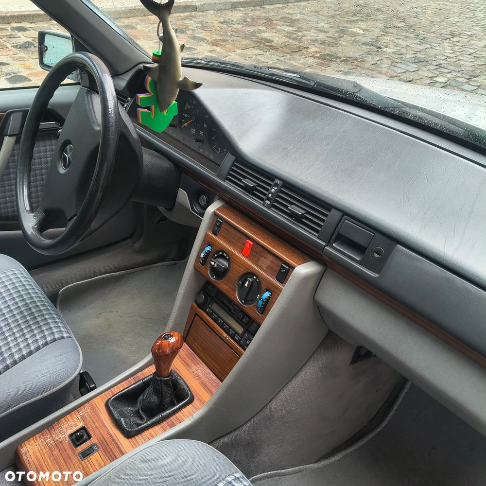 Mercedes-Benz W124 (1984-1993) - 12