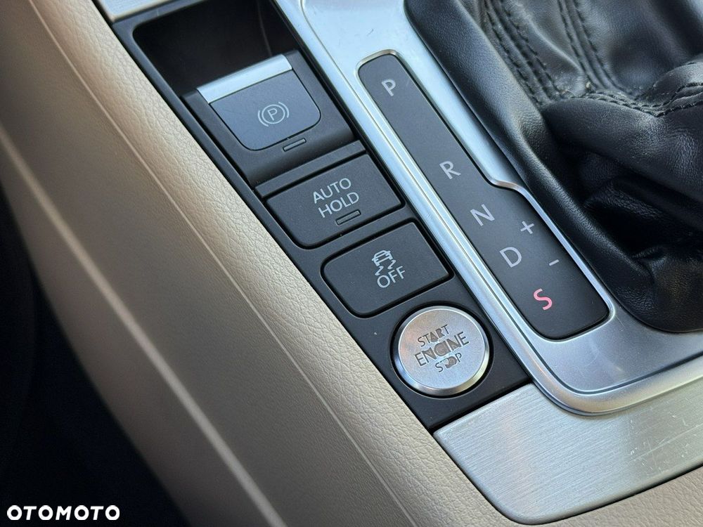 Volkswagen Passat - 32