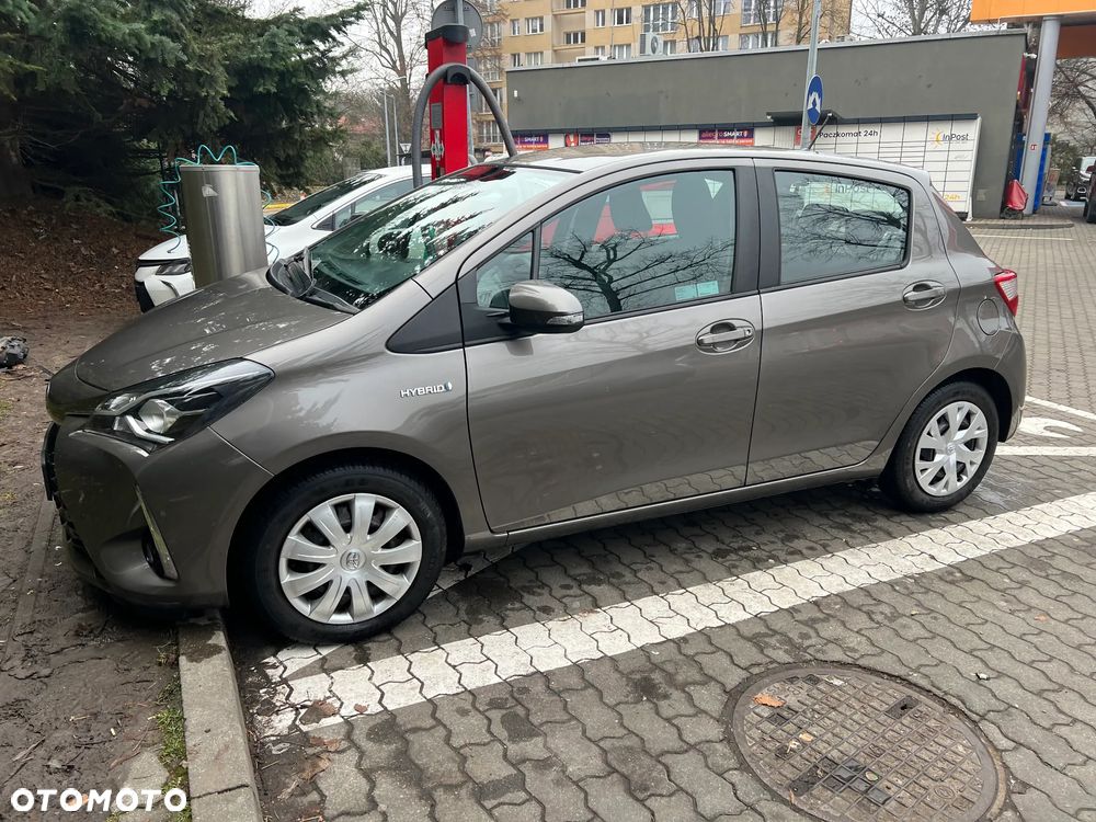Toyota Yaris Hybrid 100 Active - 4