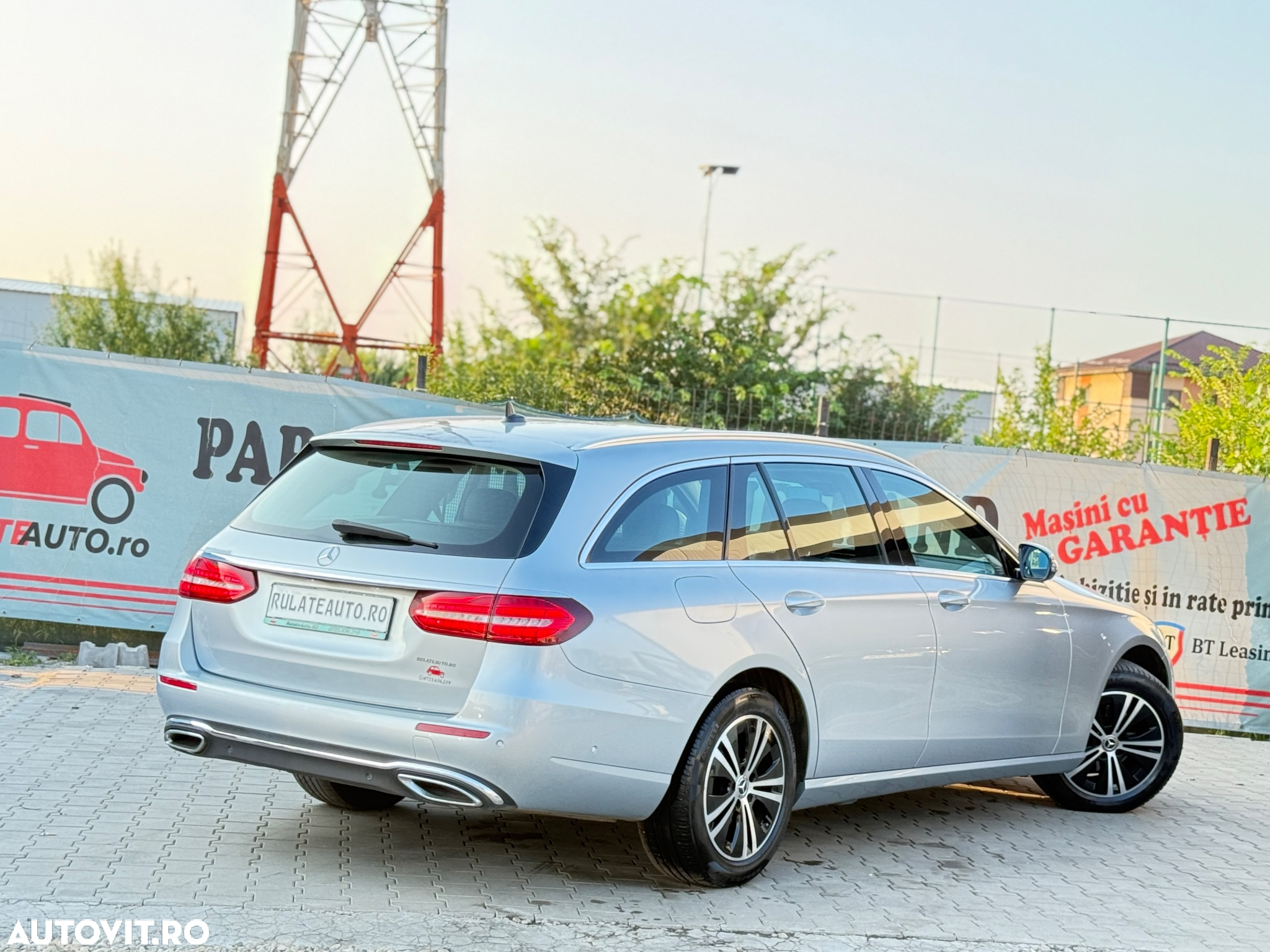Mercedes-Benz E 220 d T 9G-TRONIC Avantgarde - 4