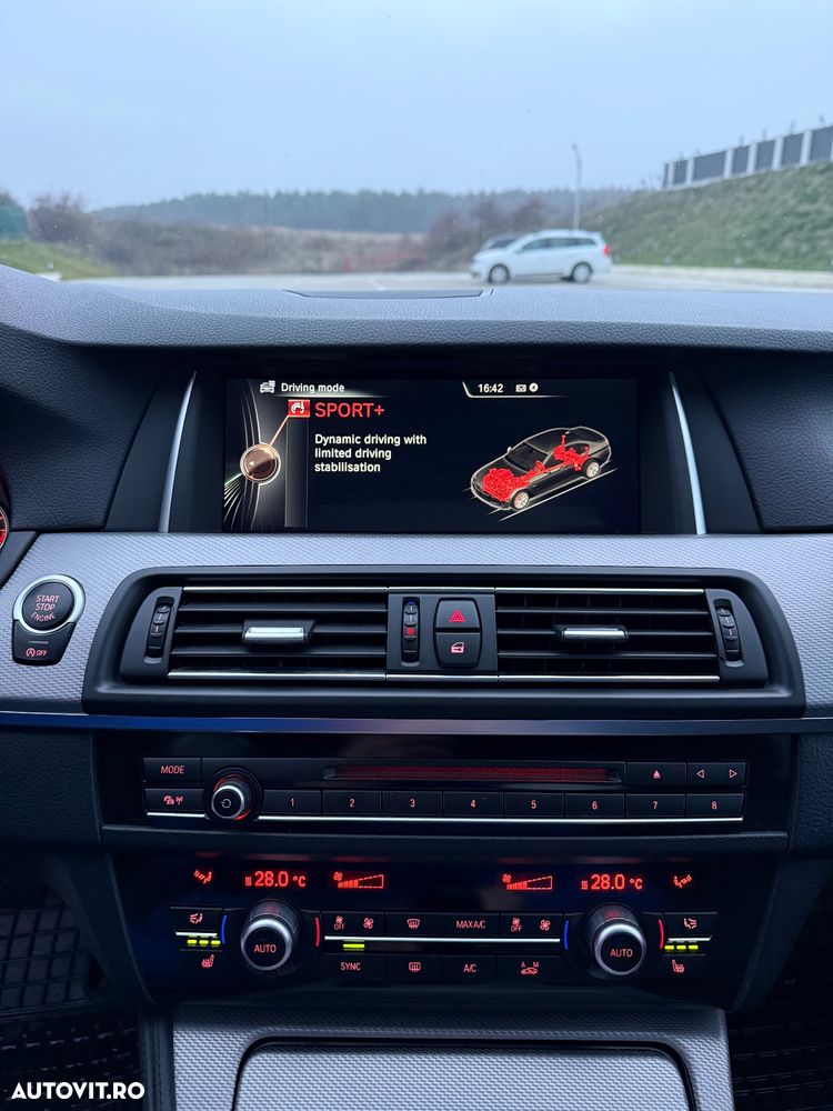 BMW Seria 5 530d xDrive Sport-Aut. Modern Line - 34