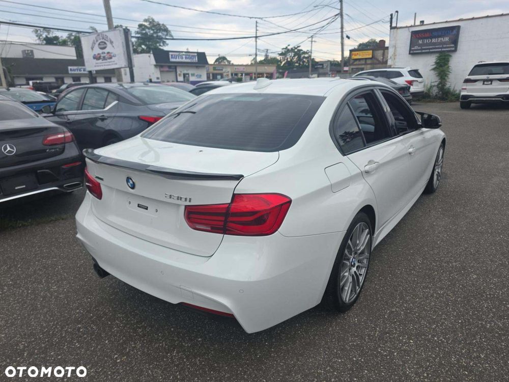 BMW Seria 3 330i xDrive M Sport - 4