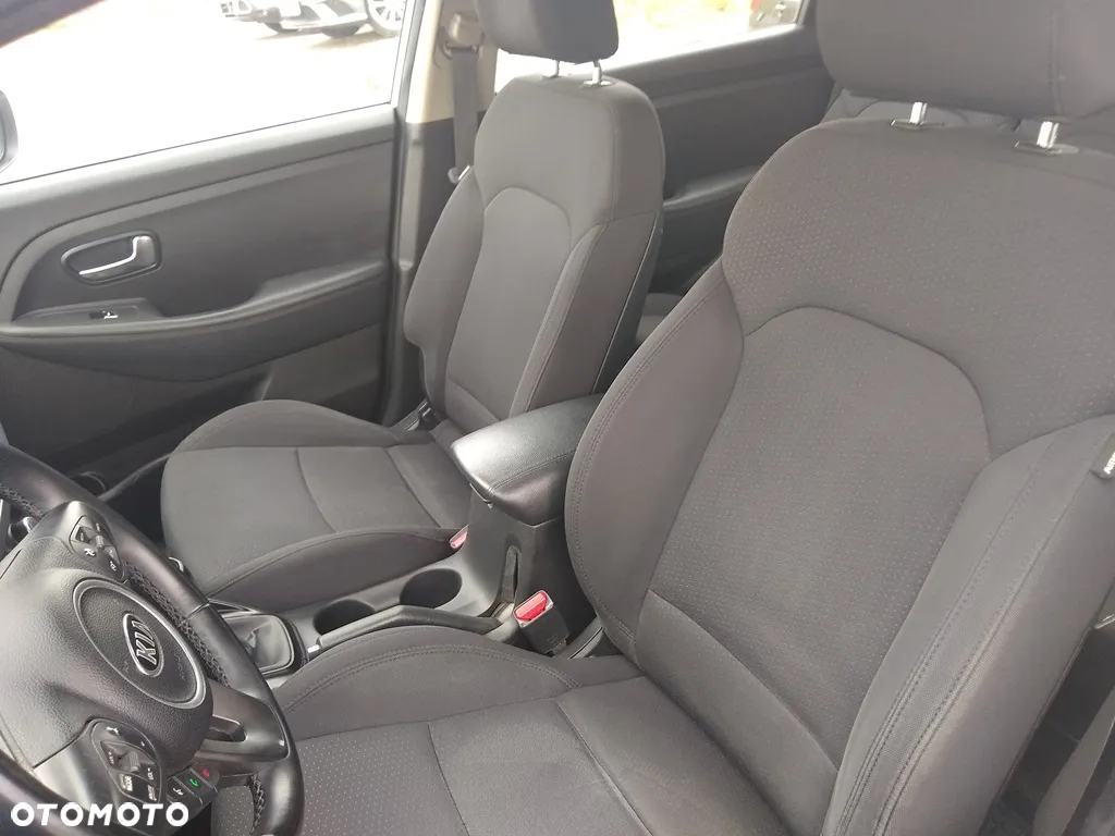 Kia Carens - 9