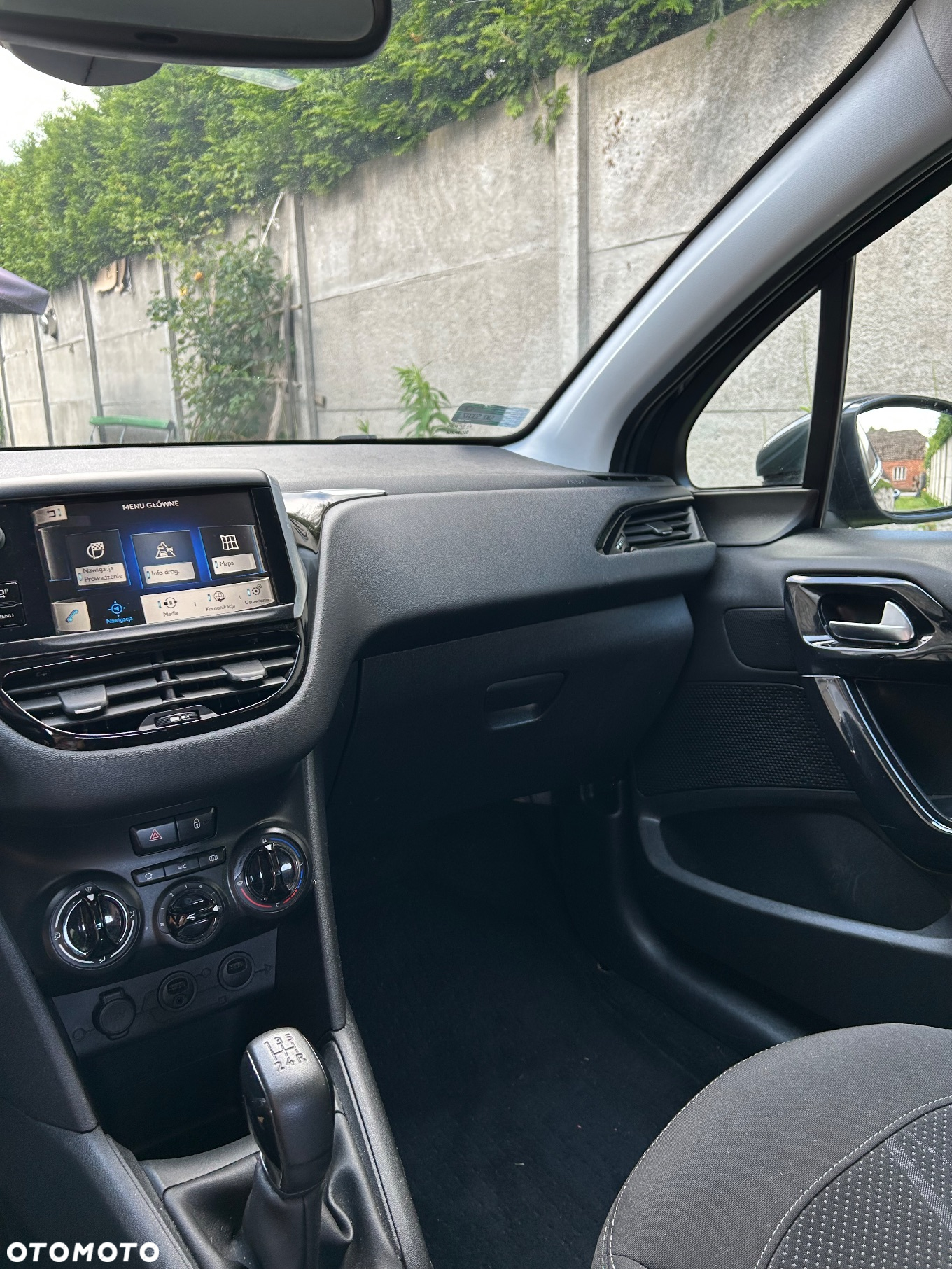 Peugeot 208 - 15