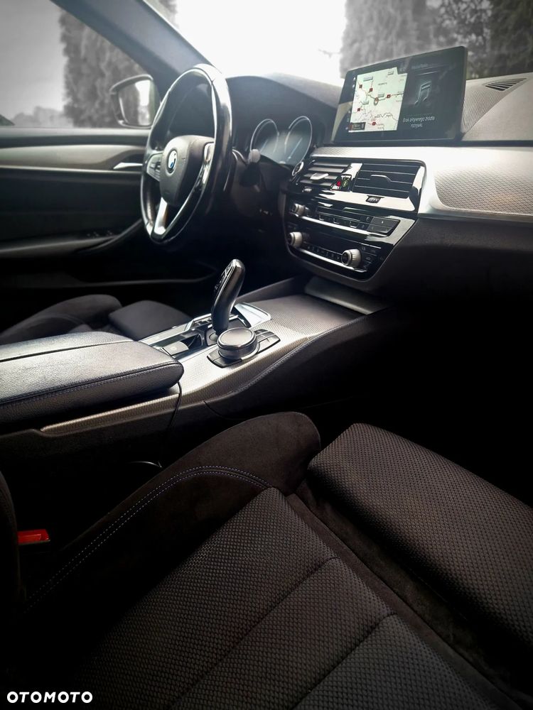 BMW Seria 5 520d xDrive - 17
