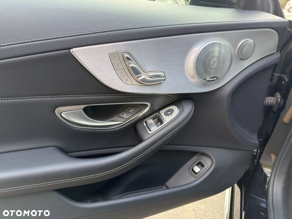 Mercedes-Benz Klasa C 300 9G-TRONIC Night Edition - 19