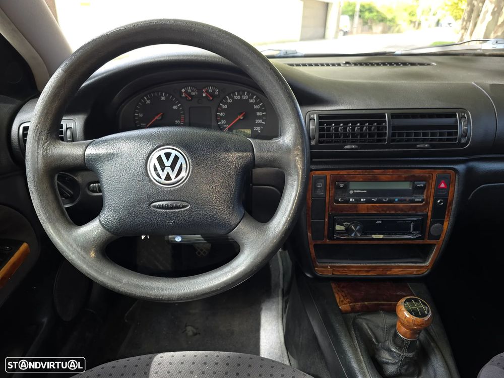 VW Passat Variant 1.9 TDi Confortline - 29