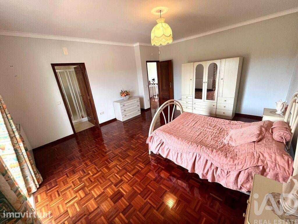 Moradia isolada T5 em Poiares de 209 m2 - Grande imagem: 3/17