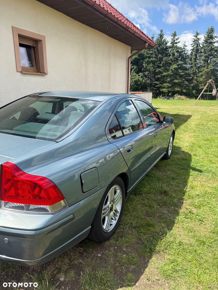 Volvo S60 2.5T Momentum - 2
