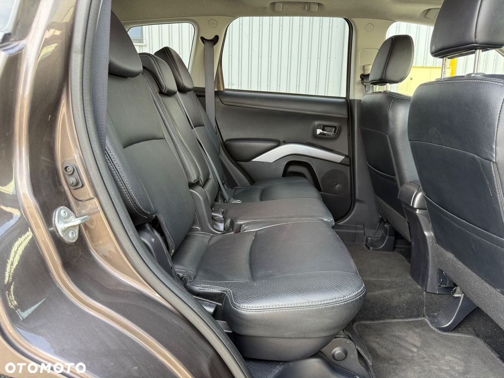 Mitsubishi Outlander 2.2 DI-D 4WD TC-SST Instyle - 25