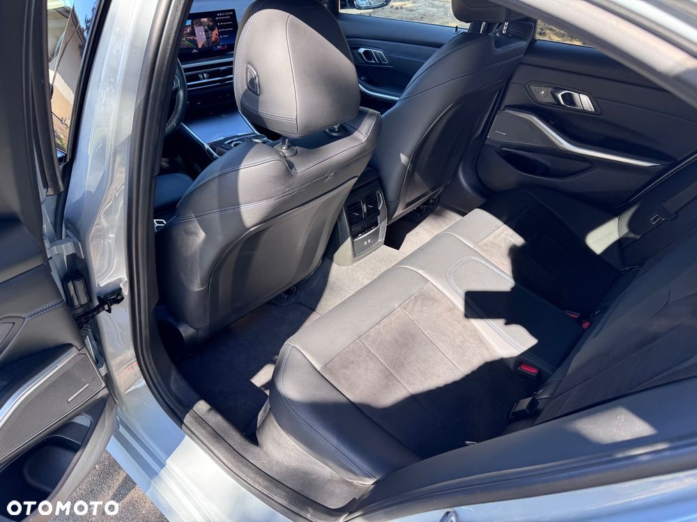 BMW Seria 3 320d xDrive mHEV M Sport - 18