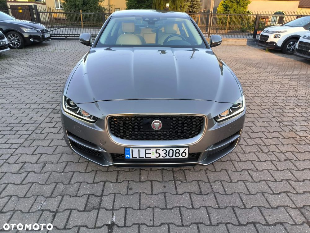 Jaguar XE 2.0 T Prestige - 29