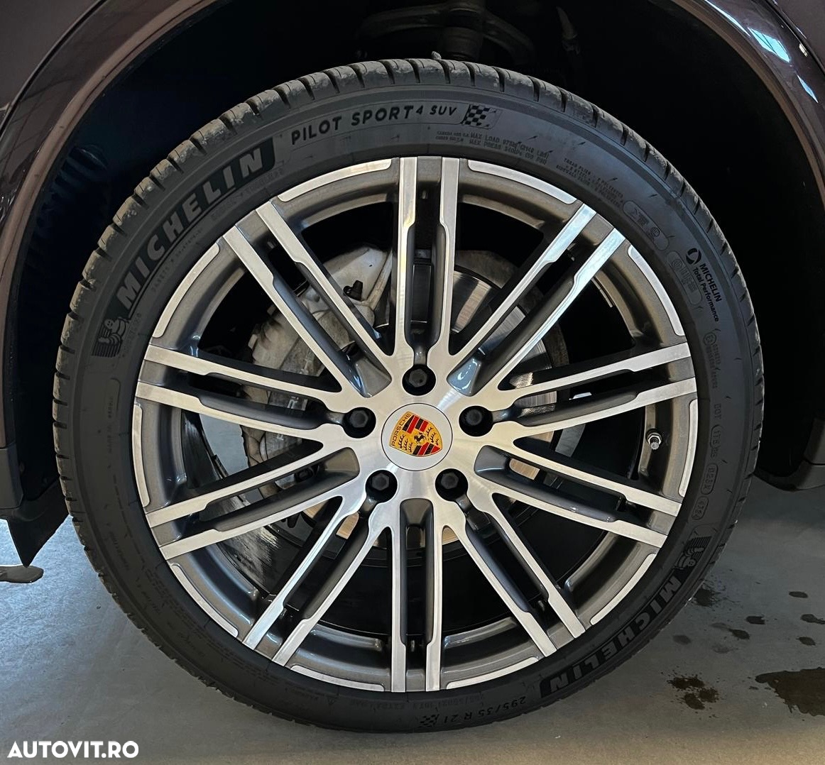 Porsche Cayenne 3.0 L - 31