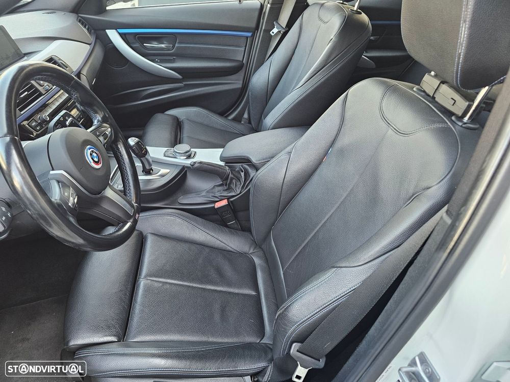 BMW 320 i Touring Pack Desportivo M - 9