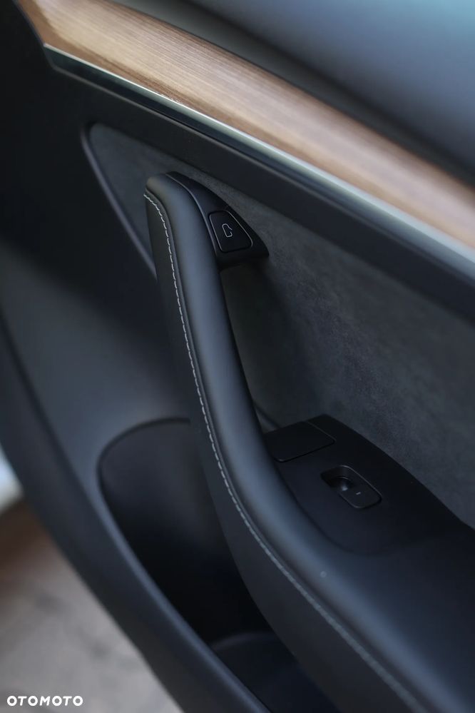 Tesla Model 3 - 8