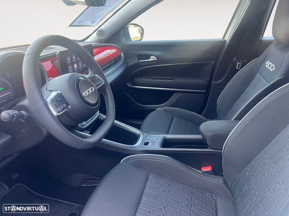 Fiat 600e 54 kWh (RED) - 9