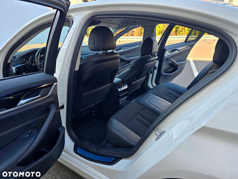 BMW Seria 5 530e iPerformance xDrive Luxury Line - 17