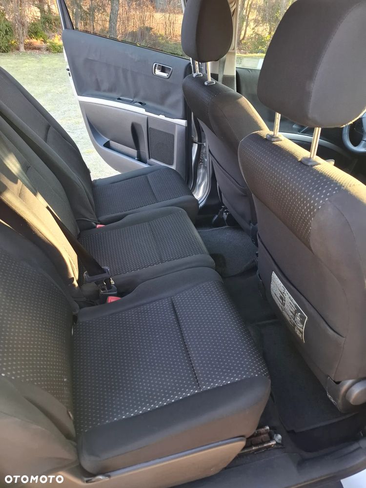 Toyota Corolla Verso - 8