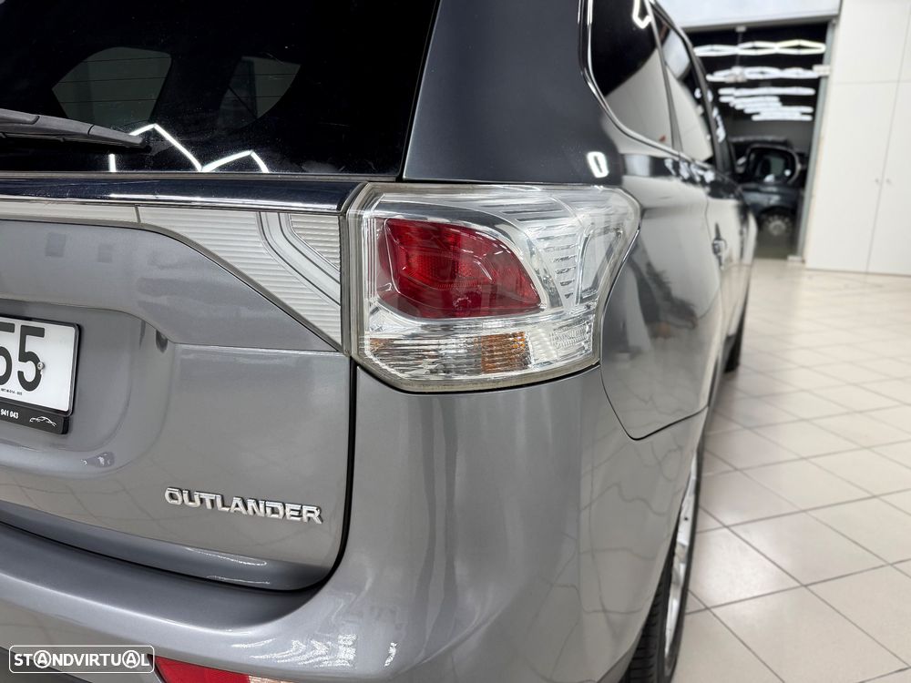 Mitsubishi Outlander 2.2 DI-D Instyle Navi AT 4WD - 6