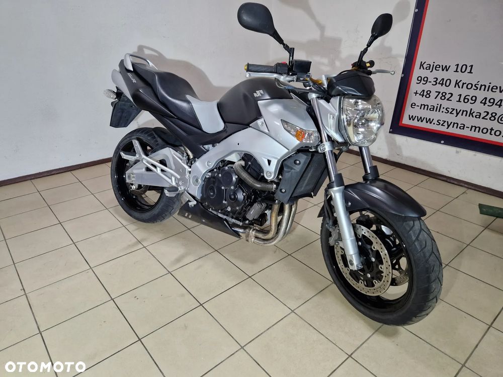 Suzuki GSR - 7