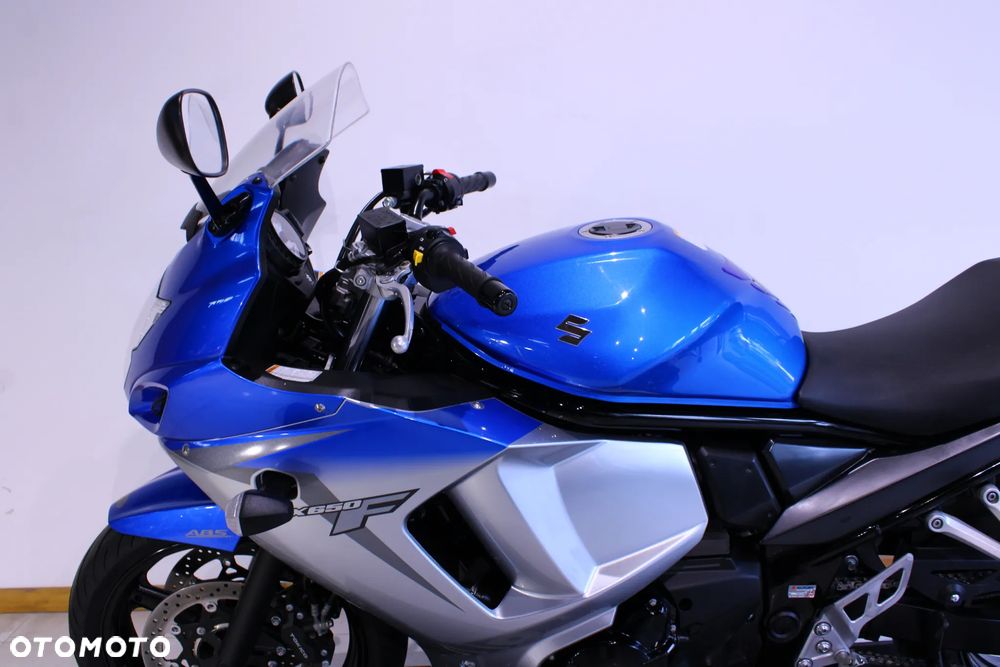 Suzuki GSX - 11
