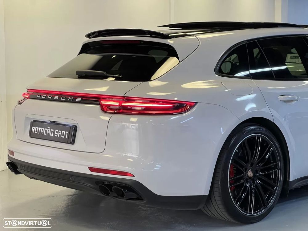 Porsche Panamera Sport Turismo 4 E-Hybrid - 36