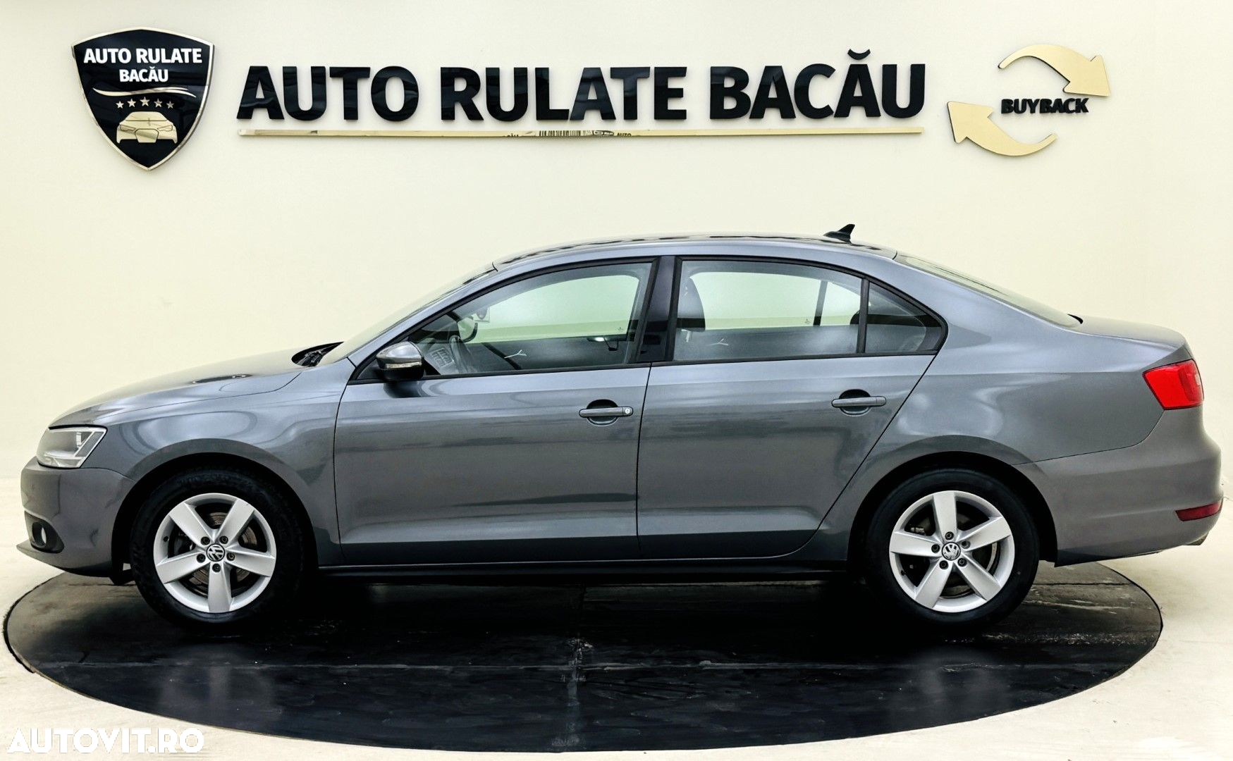 Volkswagen Jetta - 5