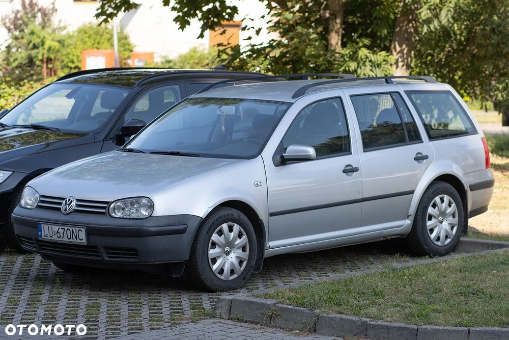 Volkswagen Golf - 1