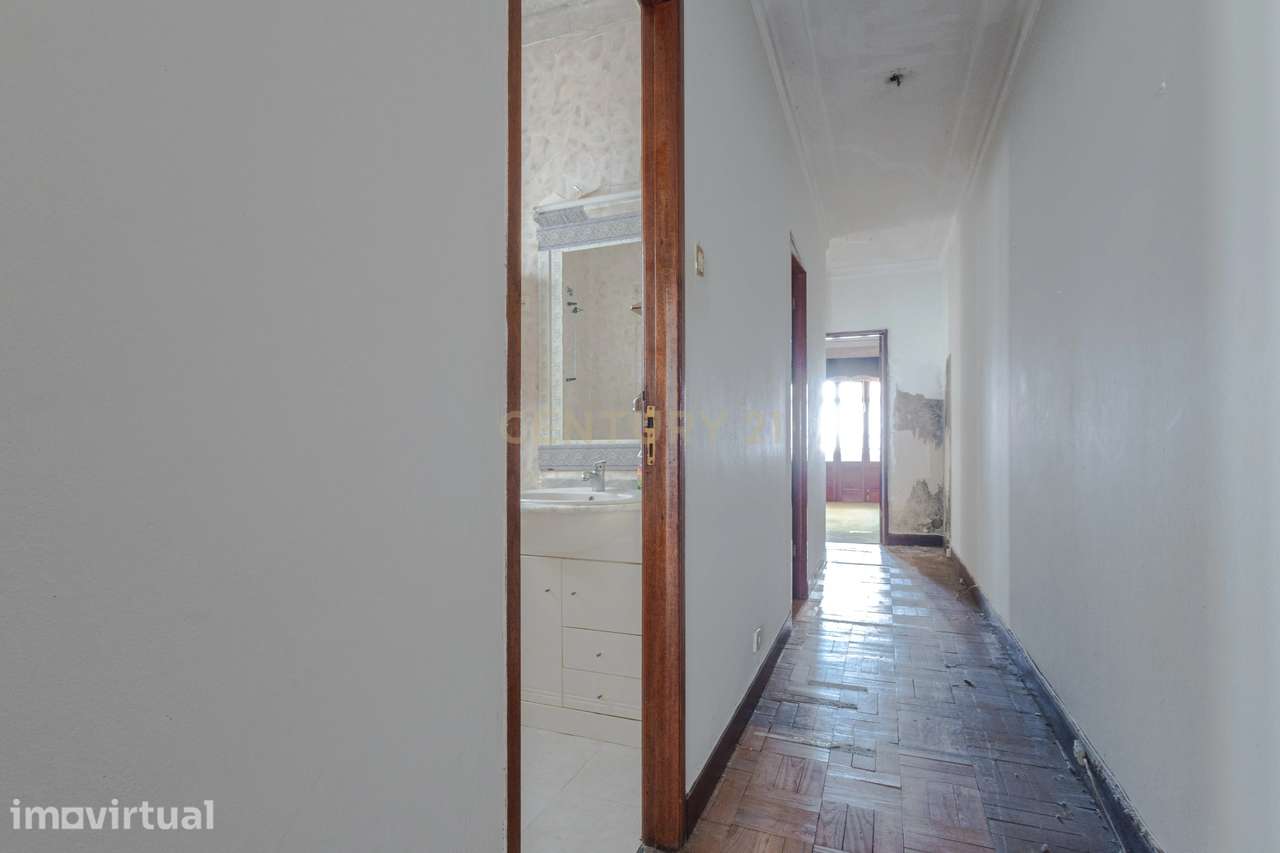 Apartamento T3 na Rua de Costa Cabral a 100m do Metro do Marquês – Por - Grande imagem: 3/26