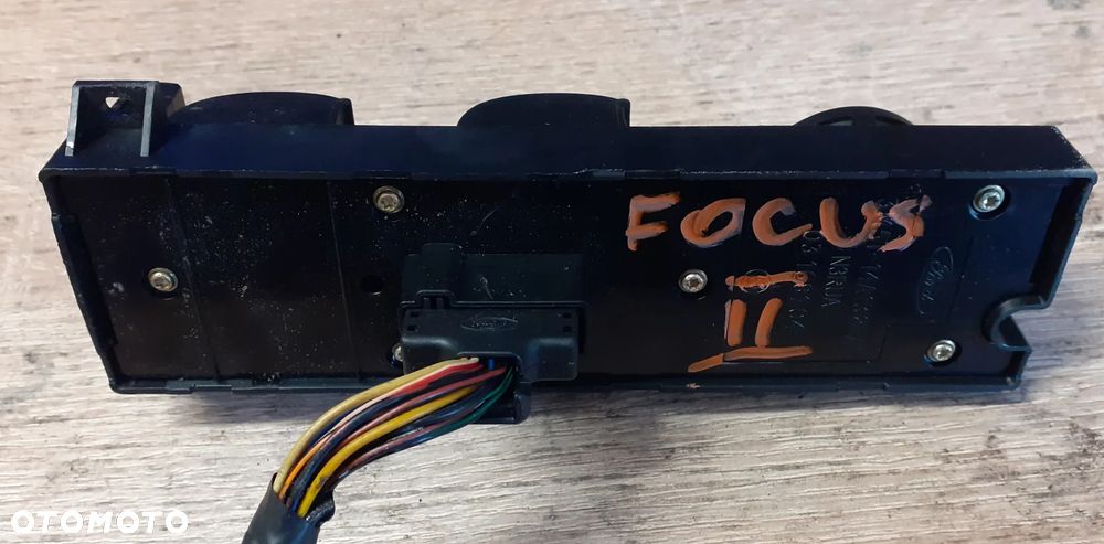 PRZEŁĄCZNIK SZYB DRZWI KIEROWCY FORD FOCUS MK II - 2