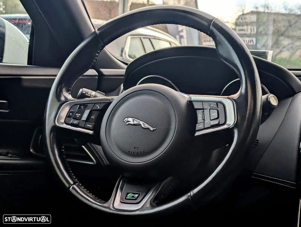 Jaguar XE - 7