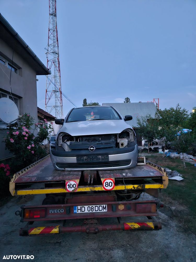Dezmembrez opel corsa c - 3