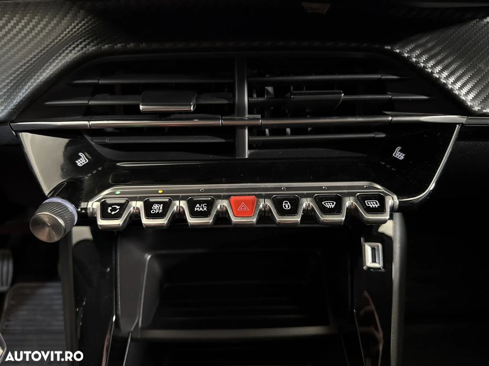 Peugeot 208 - 17