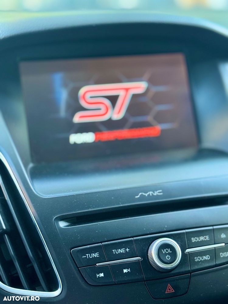 Ford Focus 1.5 TDCi Powershift Titanium - 13